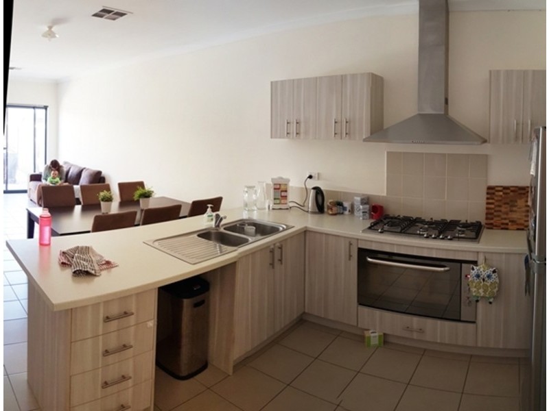 24 Sawtooth Bend, Banksia Grove WA 6031