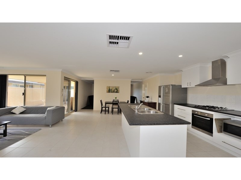 26 Hayeswater Crescent, Waikiki WA 6169