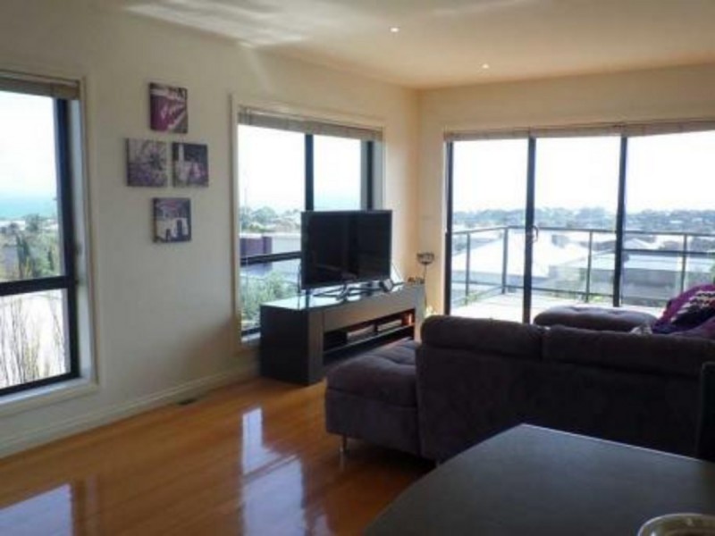 32 Ernstine Way, Drysdale VIC 3222