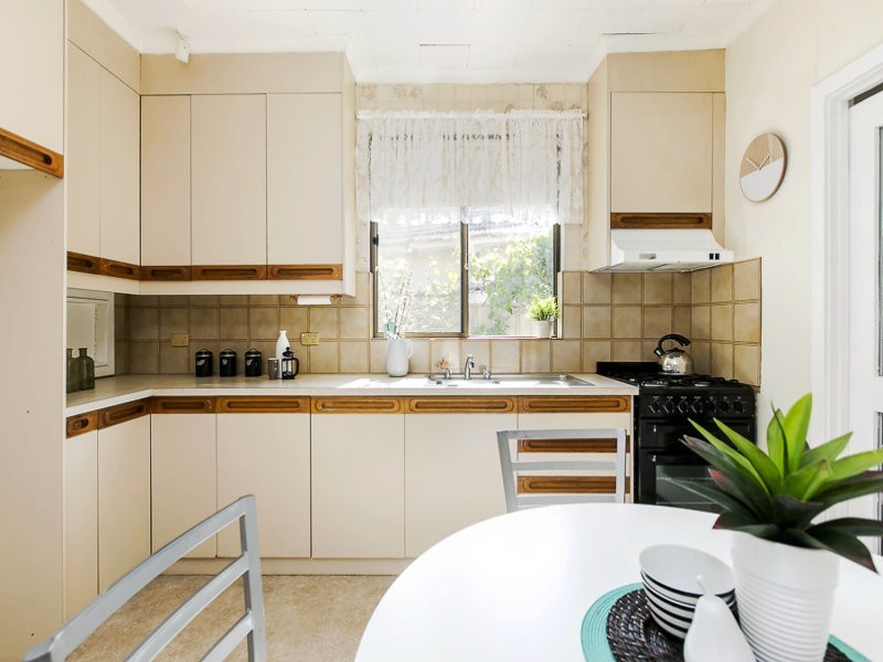 28 Burton Avenue, Park Holme SA 5043