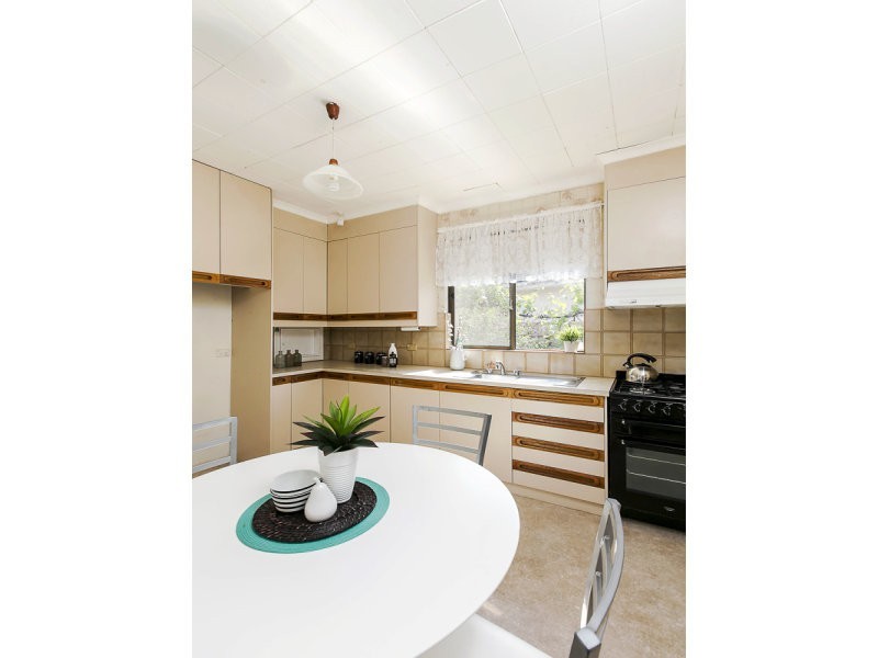 28 Burton Avenue, Park Holme SA 5043