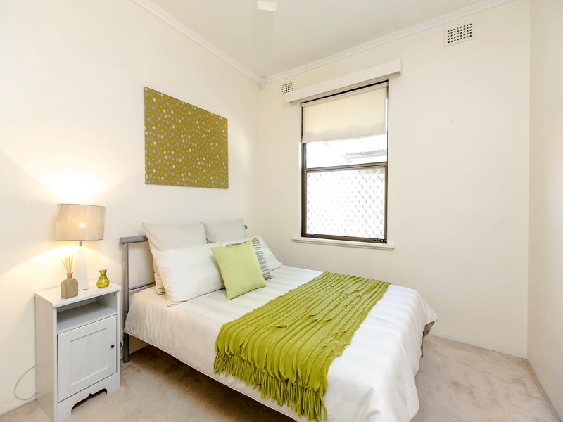 28 Burton Avenue, Park Holme SA 5043