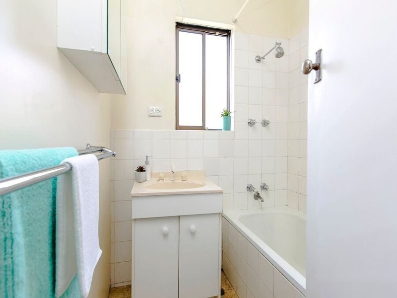 28 Burton Avenue, Park Holme SA 5043