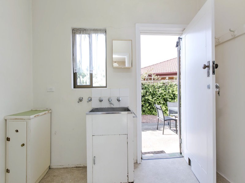 28 Burton Avenue, Park Holme SA 5043