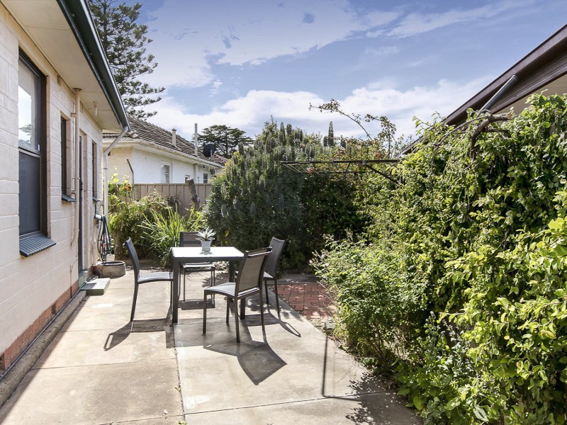 28 Burton Avenue, Park Holme SA 5043