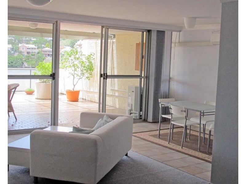 2/164 Macquarie Street, St Lucia QLD 4067