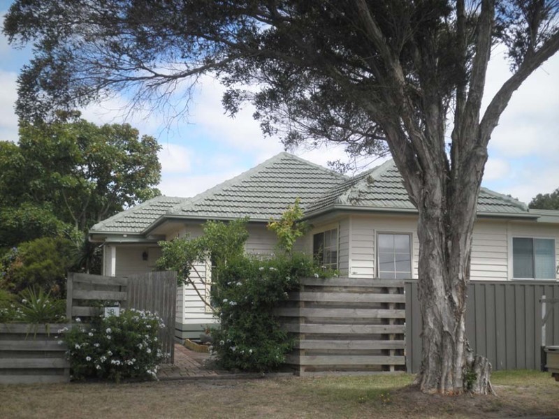 8 Laura Avenue, Belmont VIC 3216