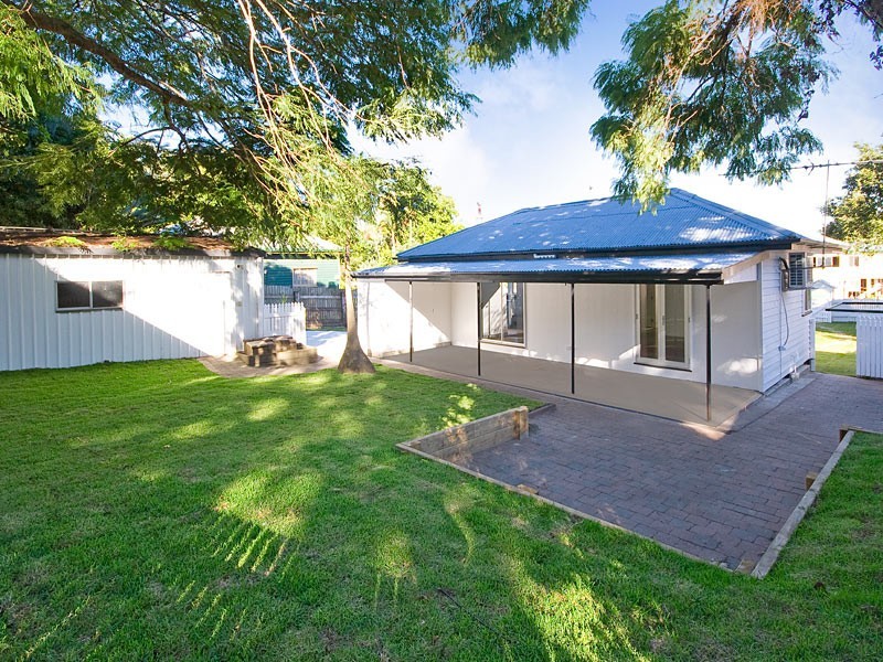 17 Lancelot Street, Tennyson QLD 4105