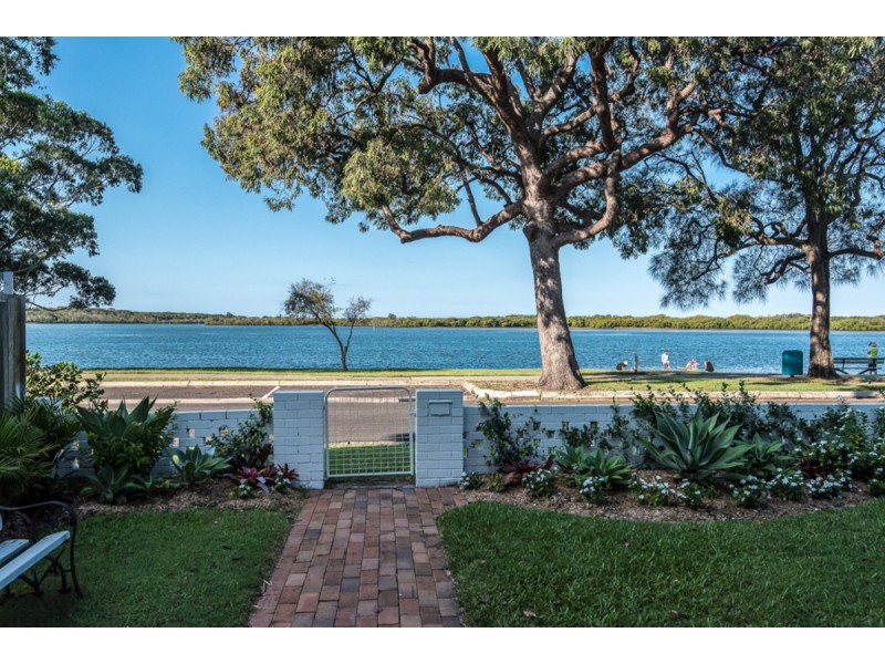 60 Picnic Point Esplanade, Maroochydore QLD 4558