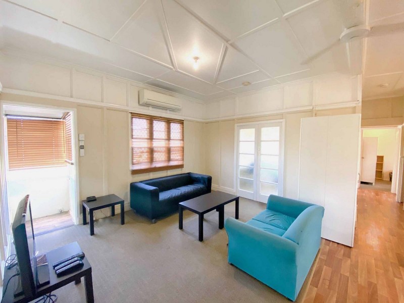 247 Sir Fred Schonell Drive, St Lucia QLD 4067