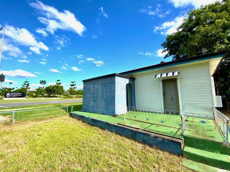 247 Sir Fred Schonell Drive, St Lucia QLD 4067