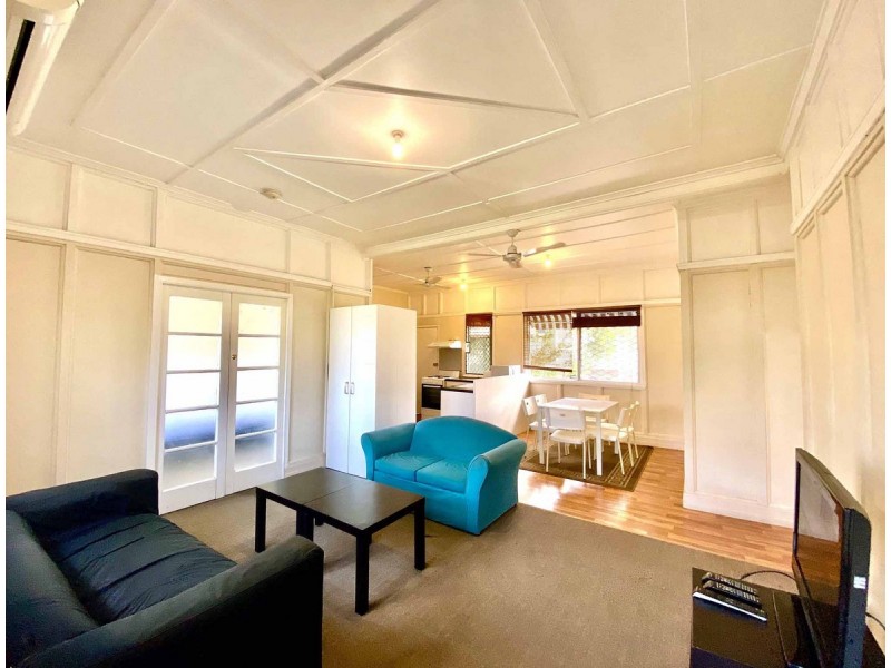 247 Sir Fred Schonell Drive, St Lucia QLD 4067