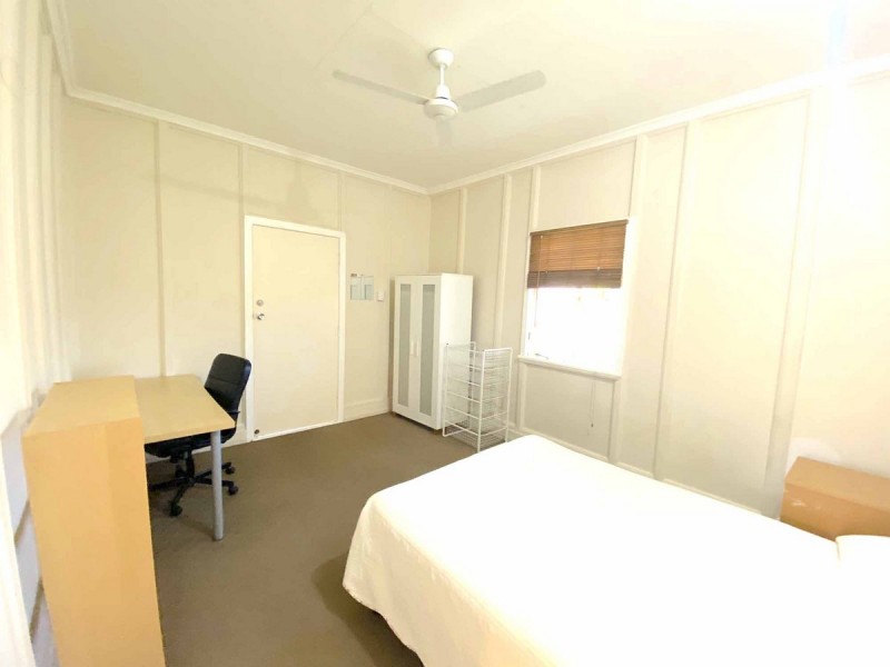 247 Sir Fred Schonell Drive, St Lucia QLD 4067