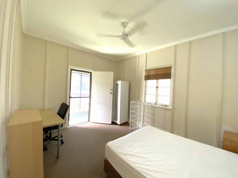 247 Sir Fred Schonell Drive, St Lucia QLD 4067