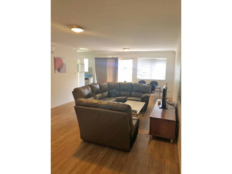 2/219 Sir Fred Schonell Drive, St Lucia QLD 4067