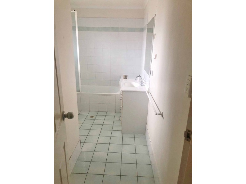 2/219 Sir Fred Schonell Drive, St Lucia QLD 4067