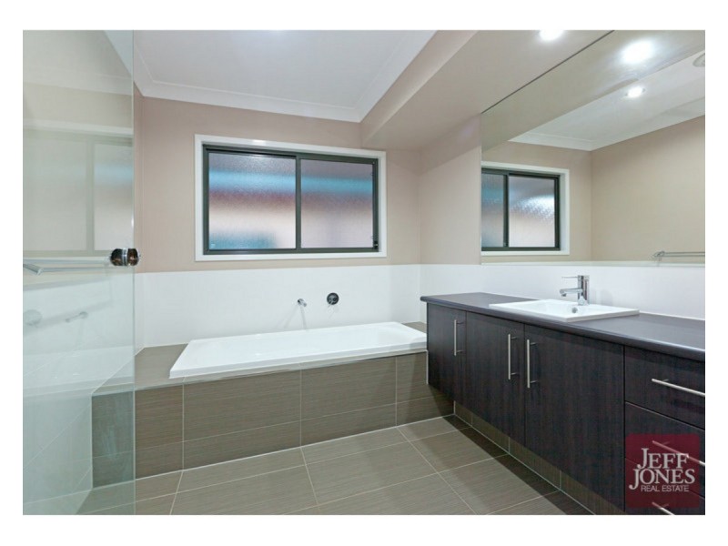 24 Sword Street, Woolloongabba QLD 4102