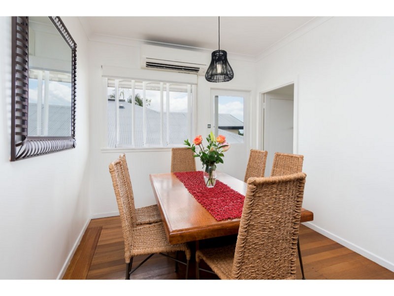 22 Dover Street, Hawthorne QLD 4171