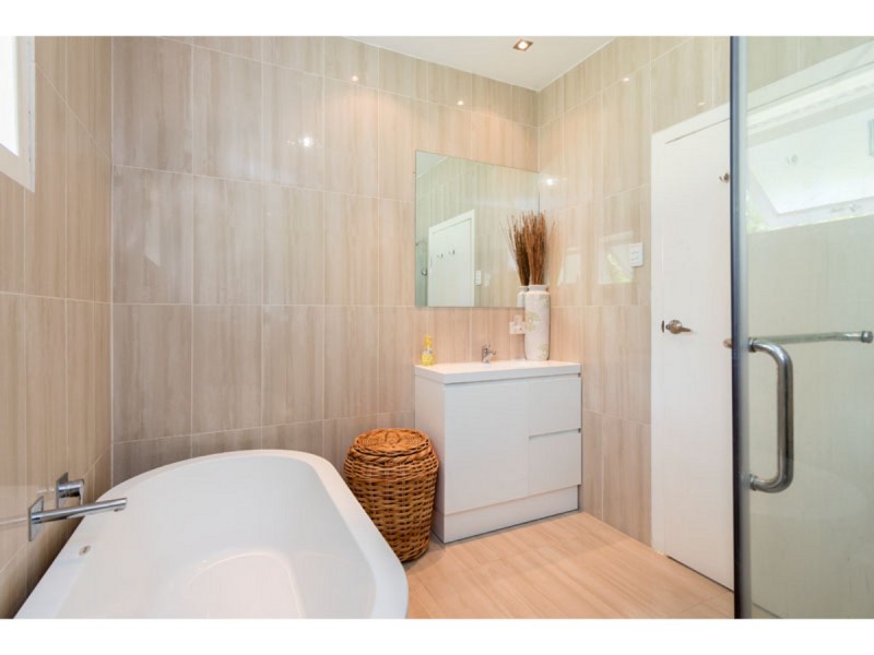 22 Dover Street, Hawthorne QLD 4171