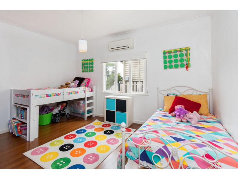 22 Dover Street, Hawthorne QLD 4171