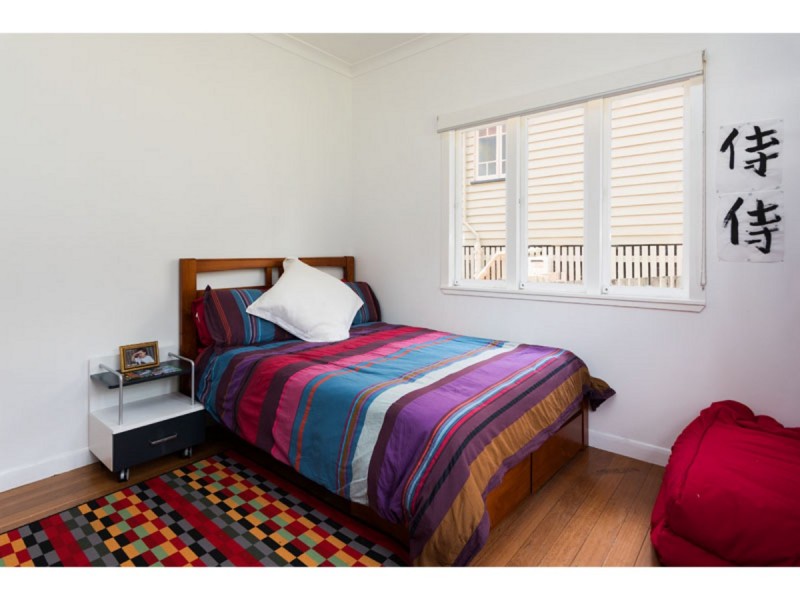 22 Dover Street, Hawthorne QLD 4171