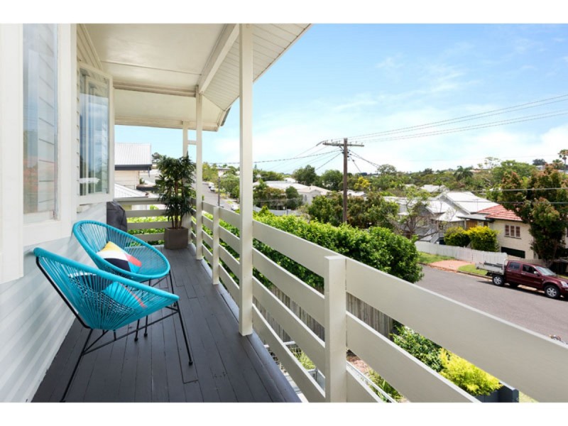 22 Dover Street, Hawthorne QLD 4171