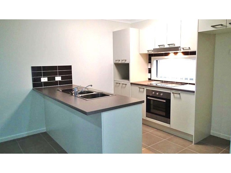 2/5 Mayfair Crescent, Kallangur QLD 4503