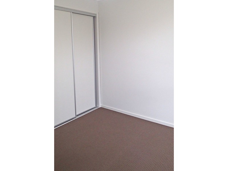 2/5 Mayfair Crescent, Kallangur QLD 4503