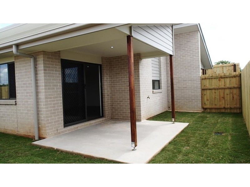 2/5 Mayfair Crescent, Kallangur QLD 4503