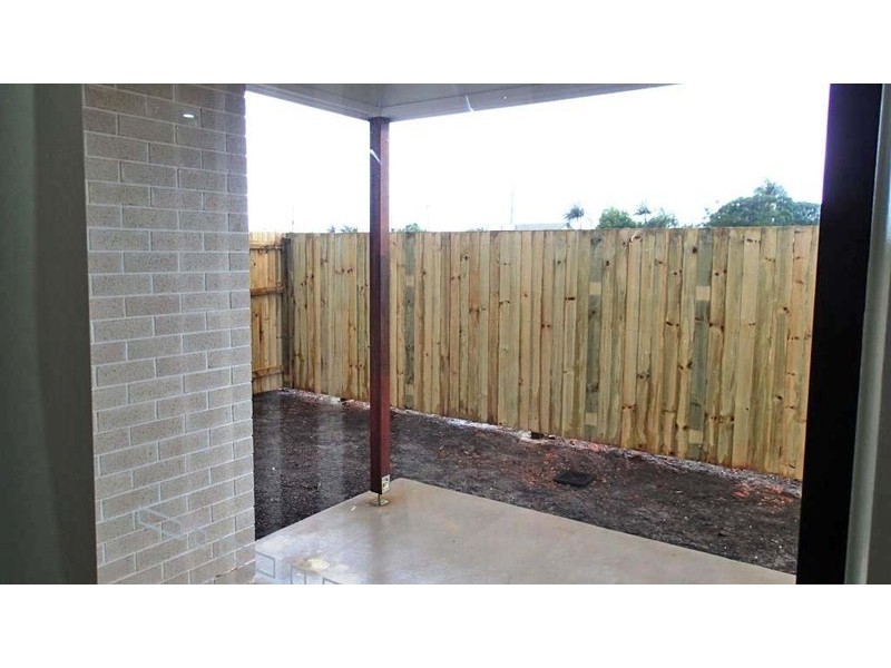 2/5 Mayfair Crescent, Kallangur QLD 4503