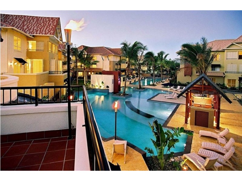 704/2 Greenslopes Street, Cairns North QLD 4870