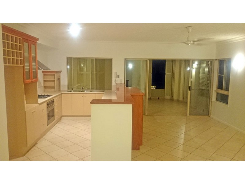 704/2 Greenslopes Street, Cairns North QLD 4870