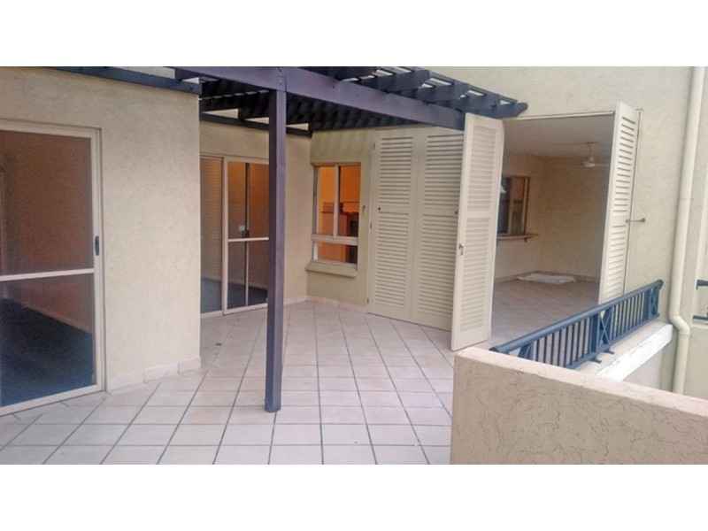 704/2 Greenslopes Street, Cairns North QLD 4870