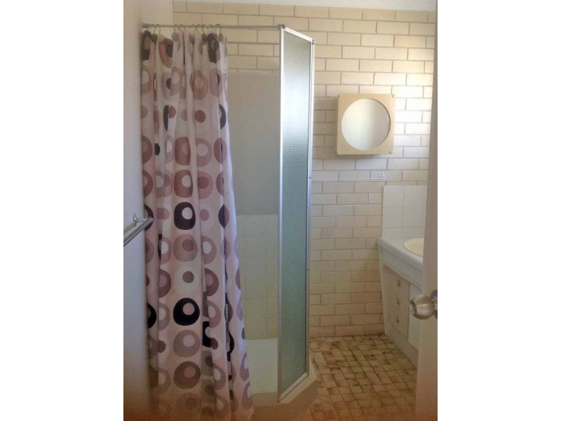 2/35 Hoffmann Street, Granville QLD 4650