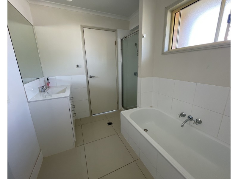 2 Casetta Court, Varsity Lakes QLD 4227