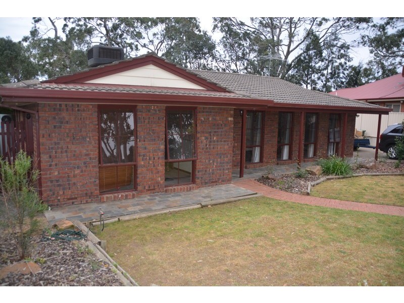 8 Thomas Drive, Happy Valley SA 5159