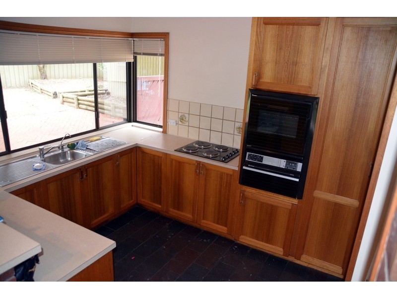8 Thomas Drive, Happy Valley SA 5159
