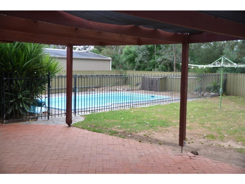 8 Thomas Drive, Happy Valley SA 5159