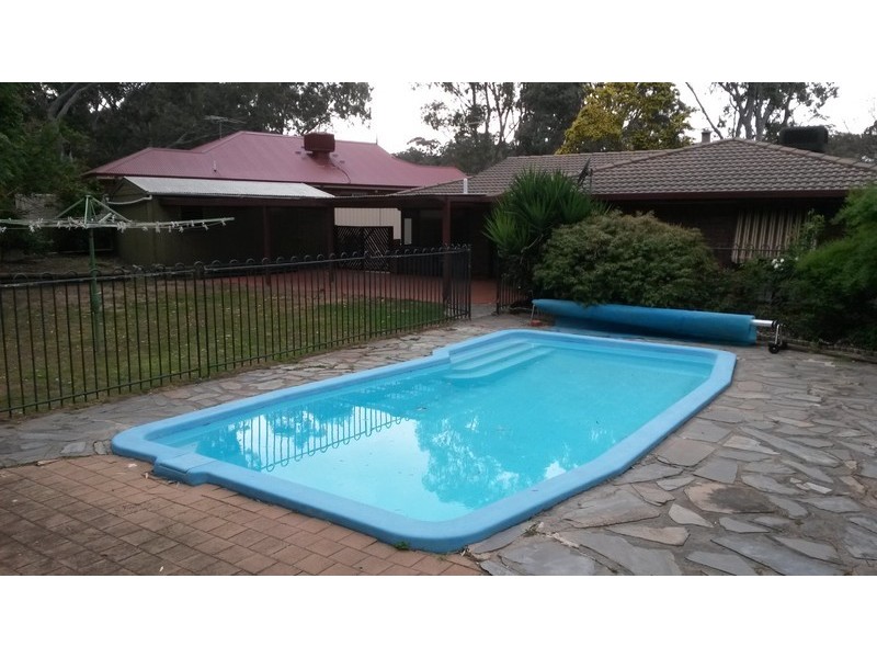 8 Thomas Drive, Happy Valley SA 5159