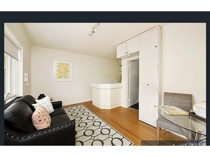 1/2 Rosedale Avenue, Glen Huntly VIC 3163
