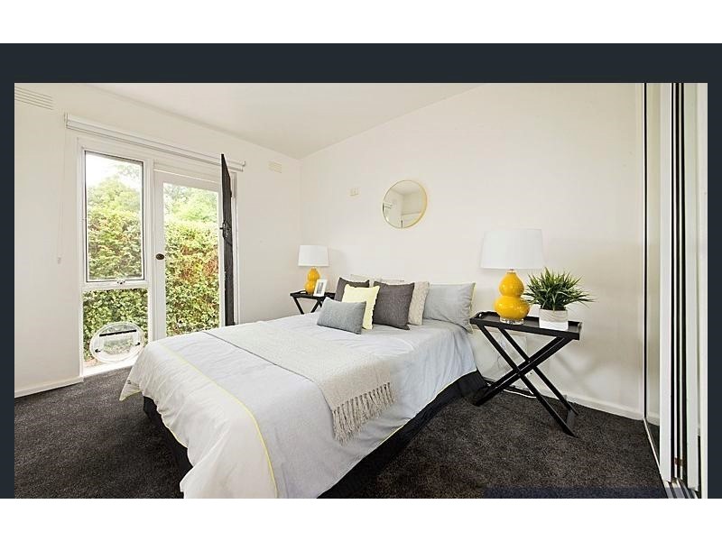 1/2 Rosedale Avenue, Glen Huntly VIC 3163