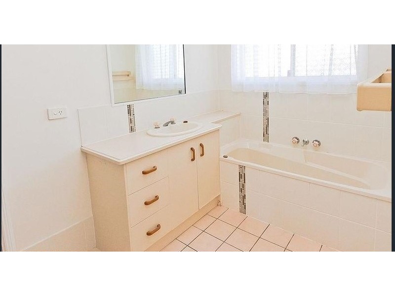 40 Tristania Crescent, Urangan QLD 4655