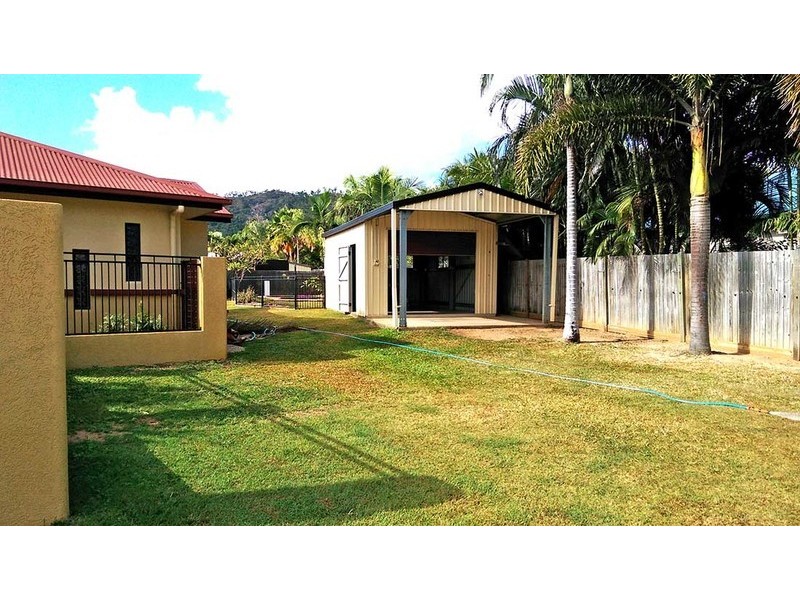 18 Crestbrook Drive, Mount Louisa QLD 4814