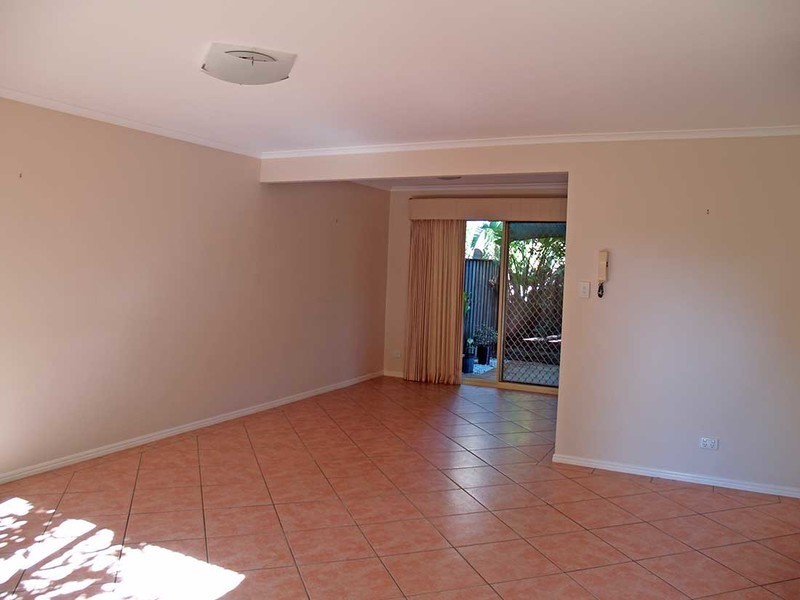 31/1-5 Santa Cruz Boulevard, Clear Island Waters QLD 4226