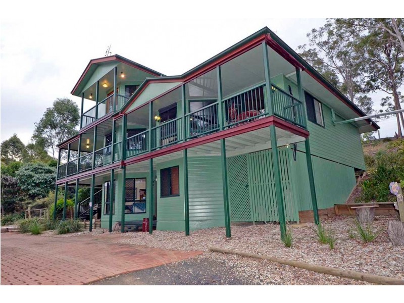13 Berghofer Drive Table Top, Withcott QLD 4352