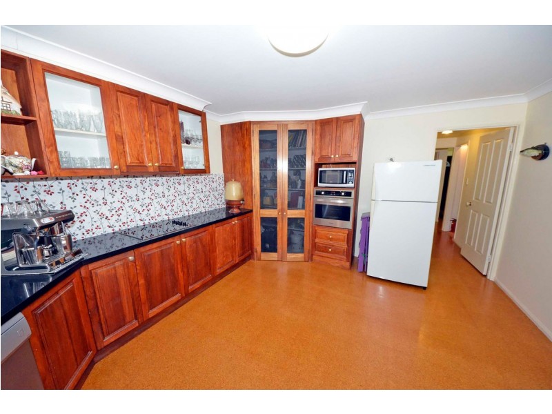 13 Berghofer Drive Table Top, Withcott QLD 4352