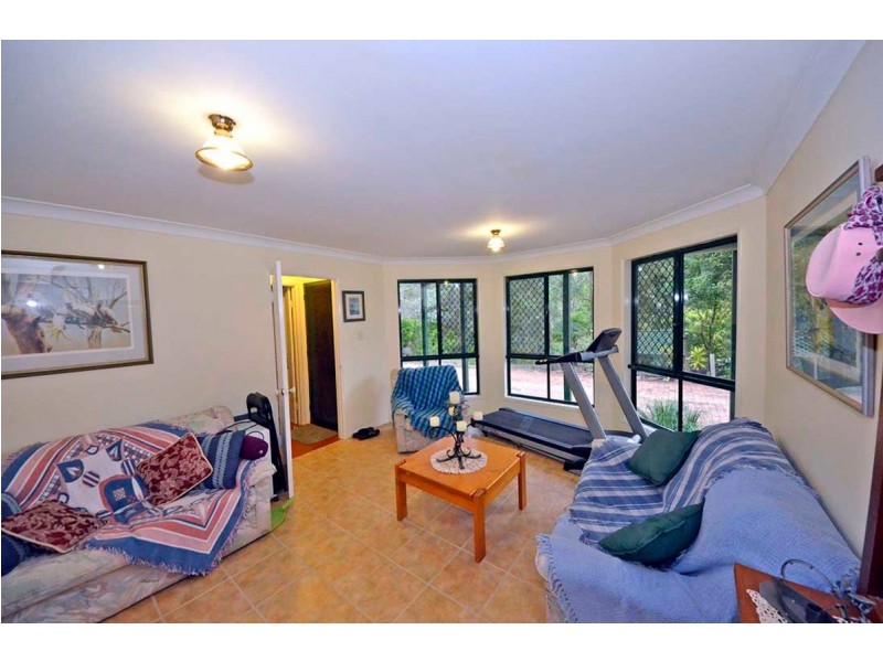 13 Berghofer Drive Table Top, Withcott QLD 4352