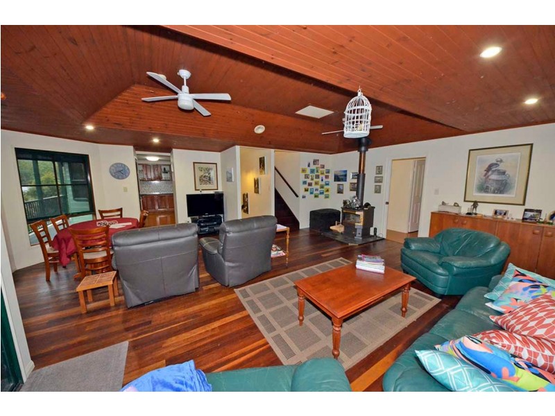 13 Berghofer Drive Table Top, Withcott QLD 4352
