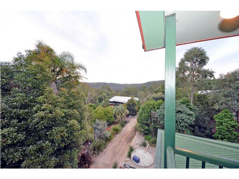 13 Berghofer Drive Table Top, Withcott QLD 4352