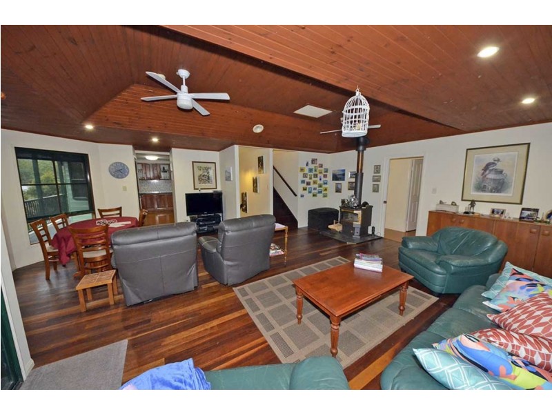 13 Berghofer Drive Table Top, Withcott QLD 4352